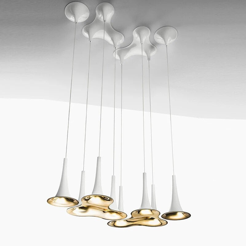 Suspension design blanche et doré en métal FLUSSIG