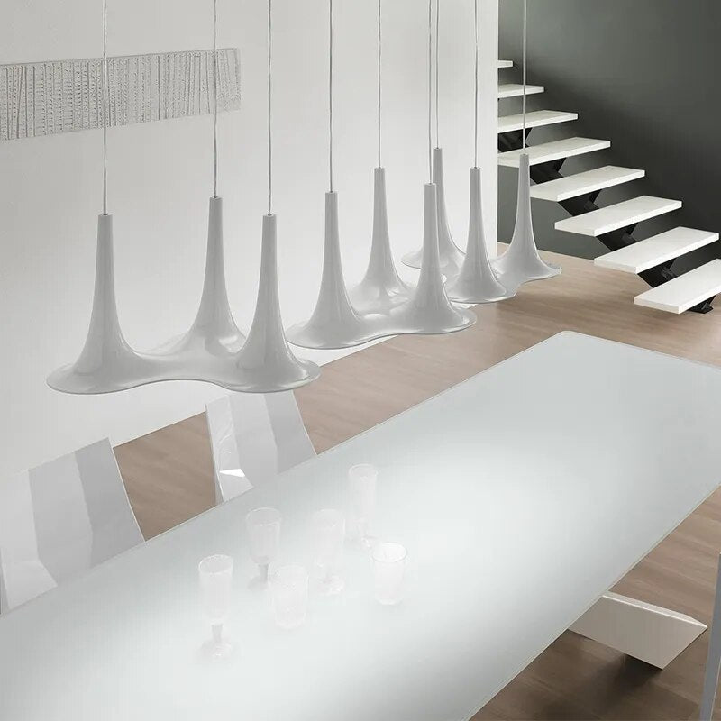 Suspension design blanche et doré en métal FLUSSIG