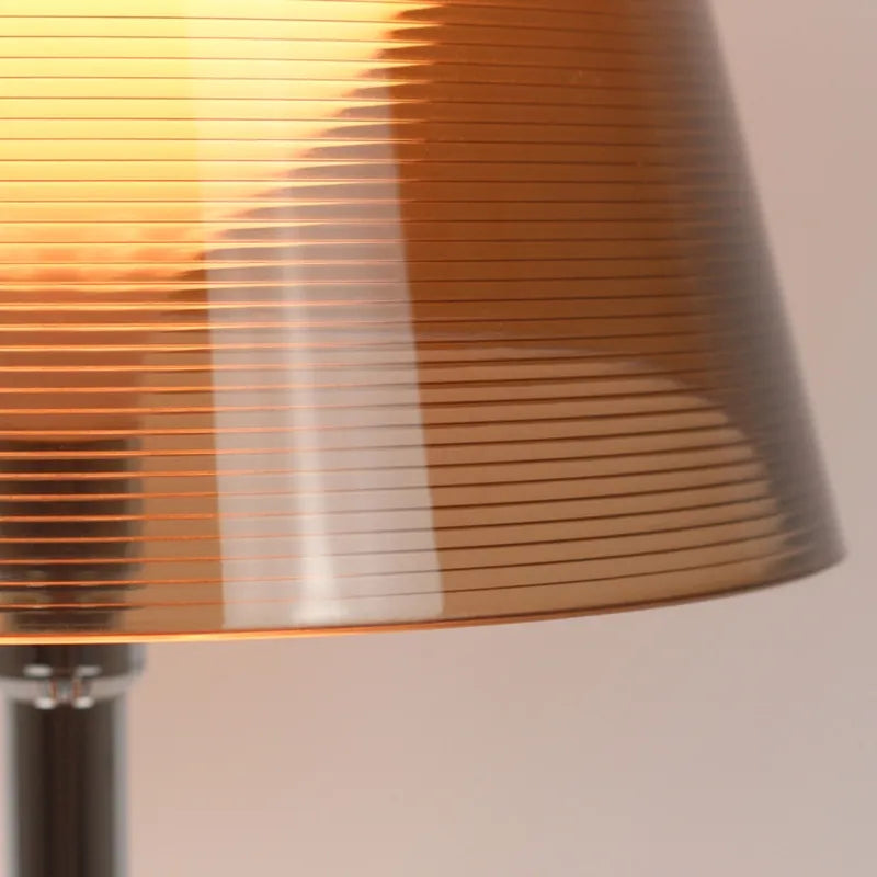 Lampe de table design transparente WHIP