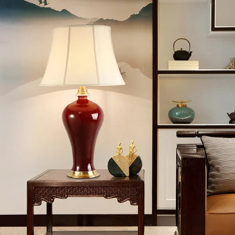 Lampe de table vintage en céramique rouge avec abat-jour en tissu SUENO