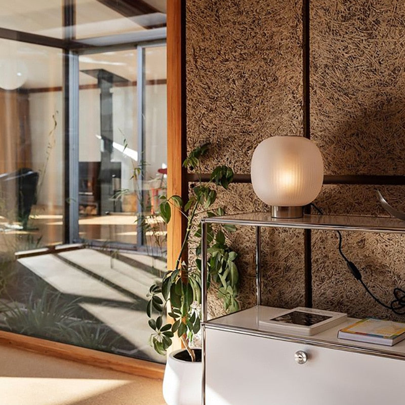 Leviter metal table lamp