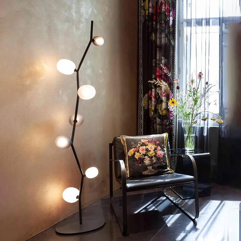 Lampadaire design en métal avec abat-jour en verre DEREVA