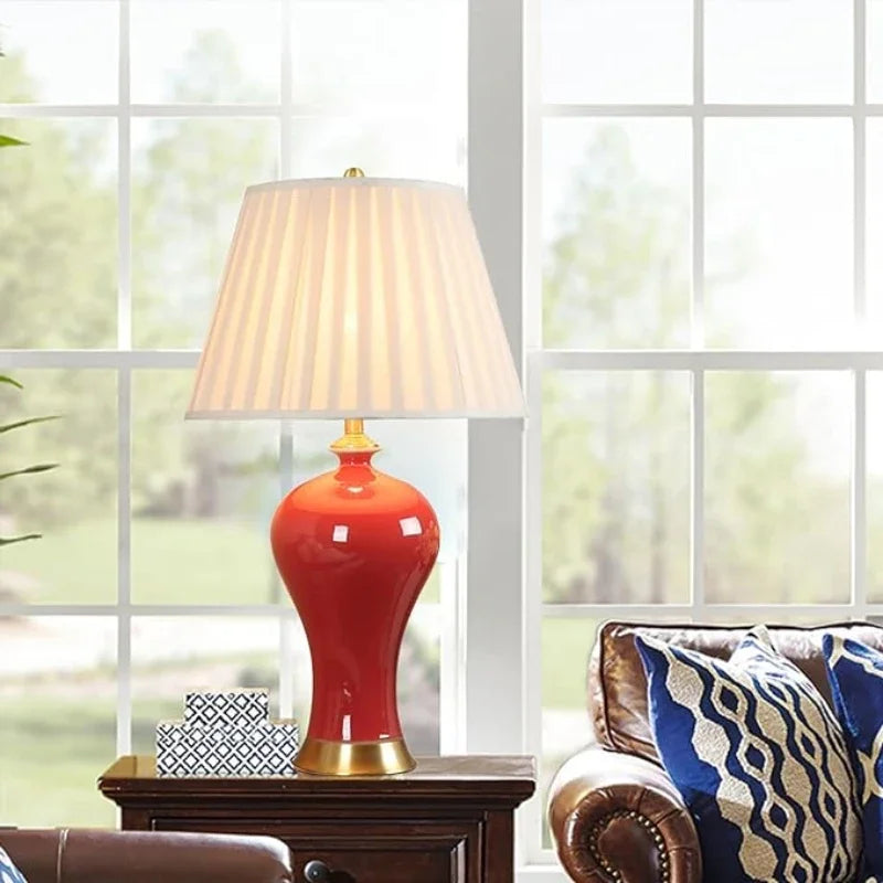 Lampe de table vintage en céramique rouge avec abat-jour en tissu SUENO