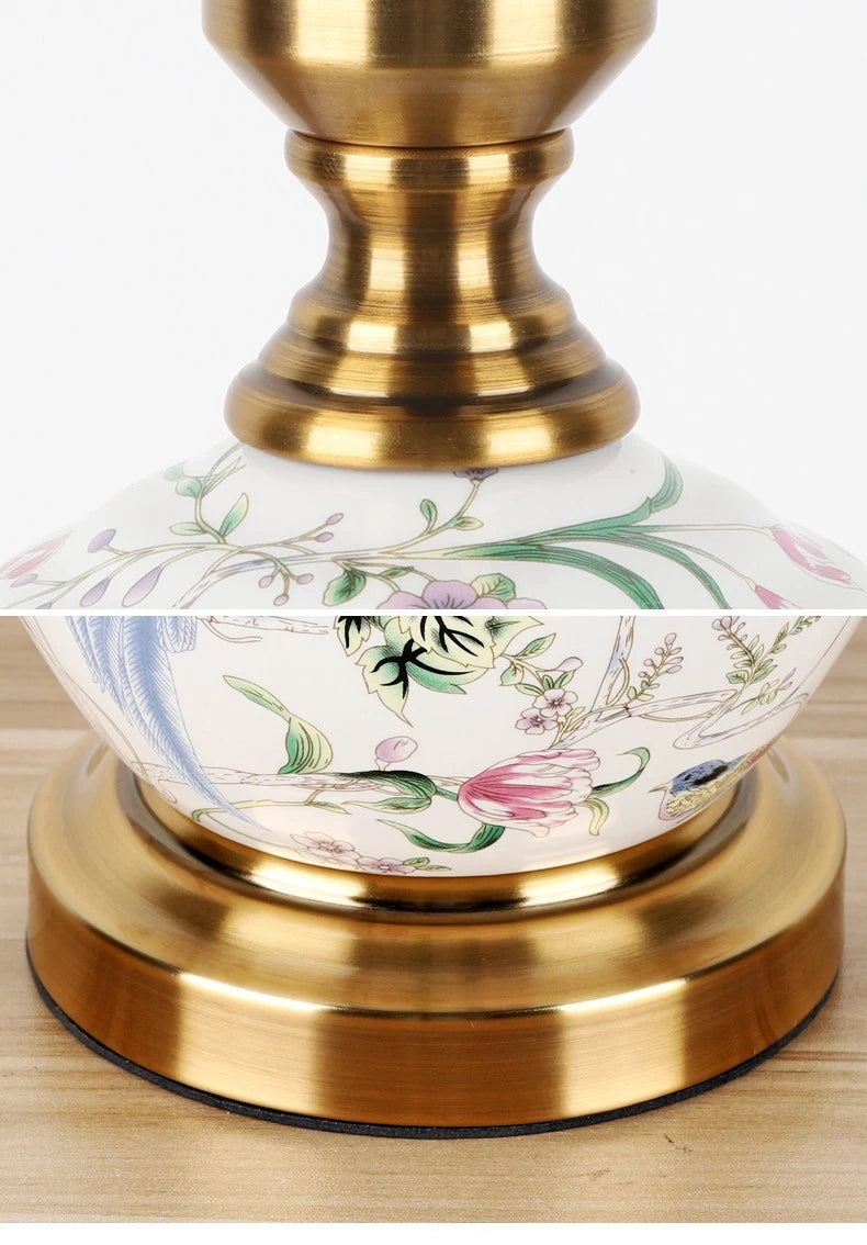 Lampe de Table en céramique blanc à motif avec abat-jour en tissu plissé ELEGANZA