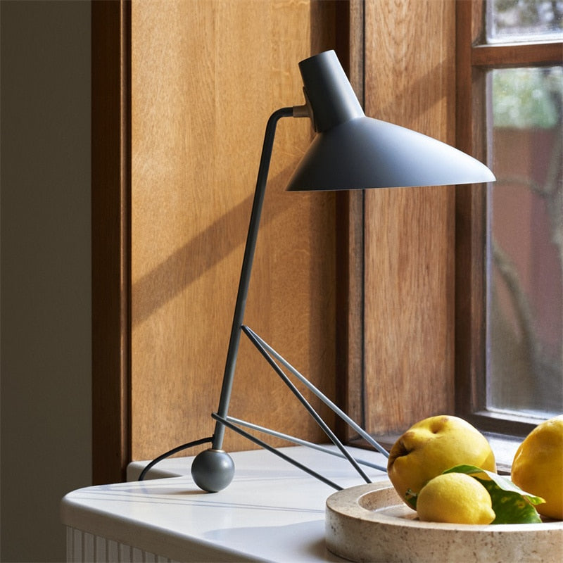 Lampe de table en métal design