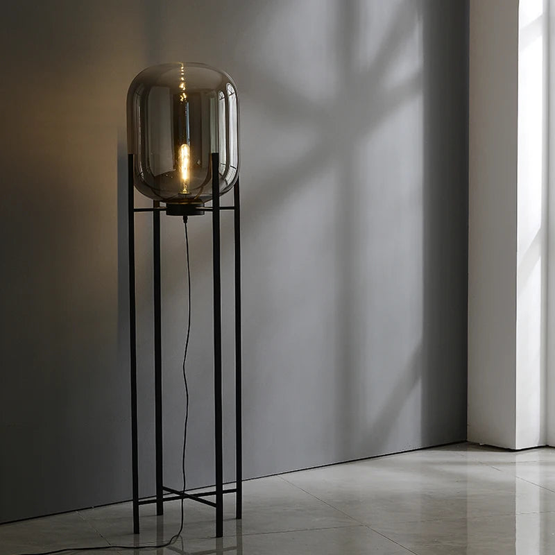 Lampadaire design en métal noir avec abat-jour en verre TAKO