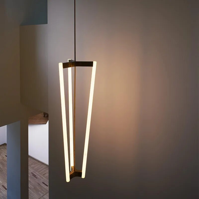 Suspension vertical LED design futuriste en métal OMVENDT