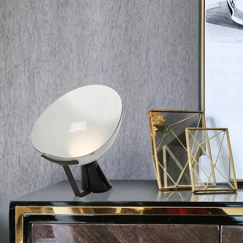 Lampe de bureau design minimaliste LED en métal KUJU