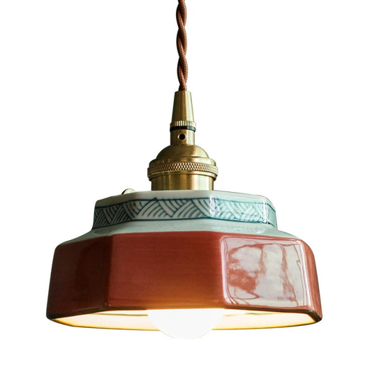 Suspension style vintage avec abat-jour octogonal en céramique coloré et corps en métal doré Suzzi