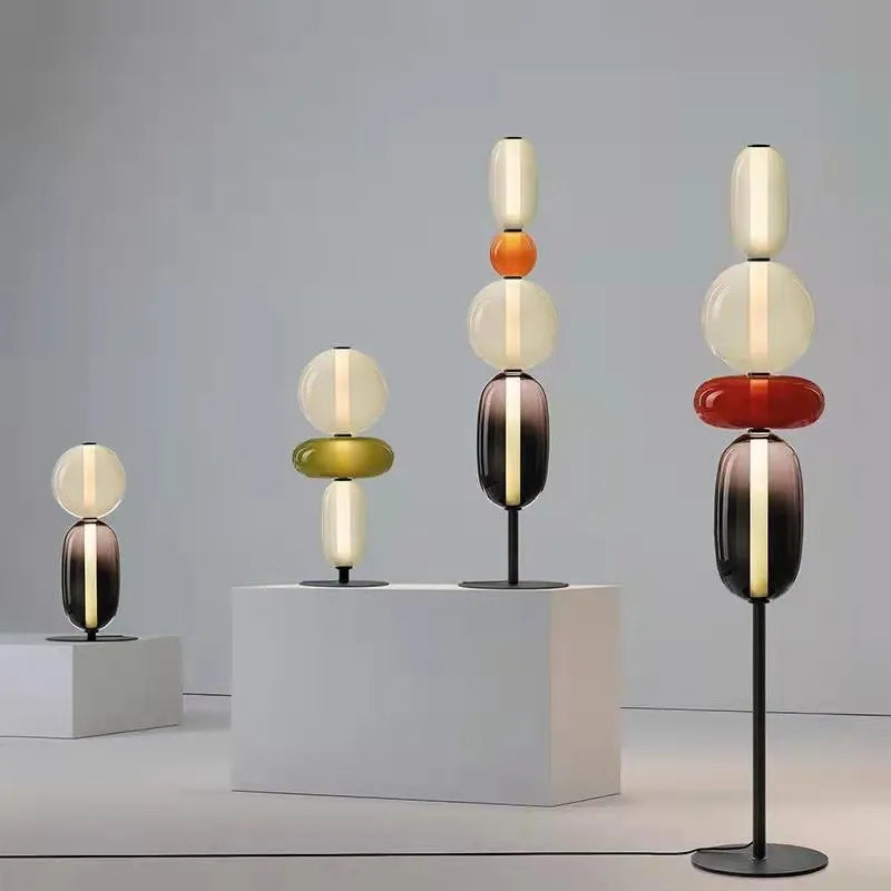 Lampe de table design en métal avec abat-jour en verre PIRULETA