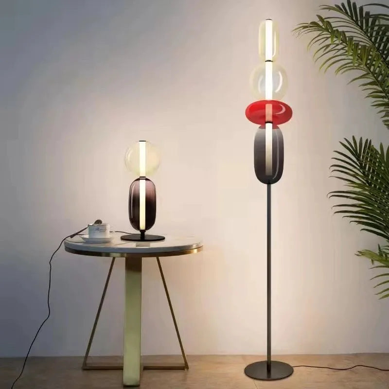 Lampe de table design en métal avec abat-jour en verre PIRULETA