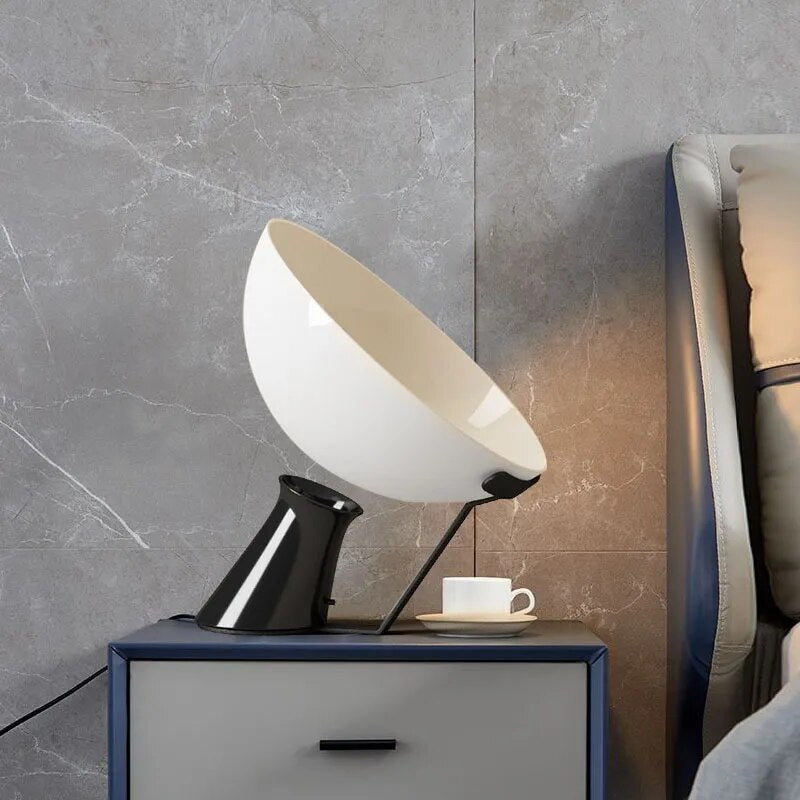 Lampe de bureau design minimaliste LED en métal KUJU