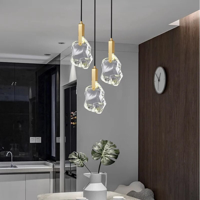 Petite suspension design LED en verre et métal AKCESORI