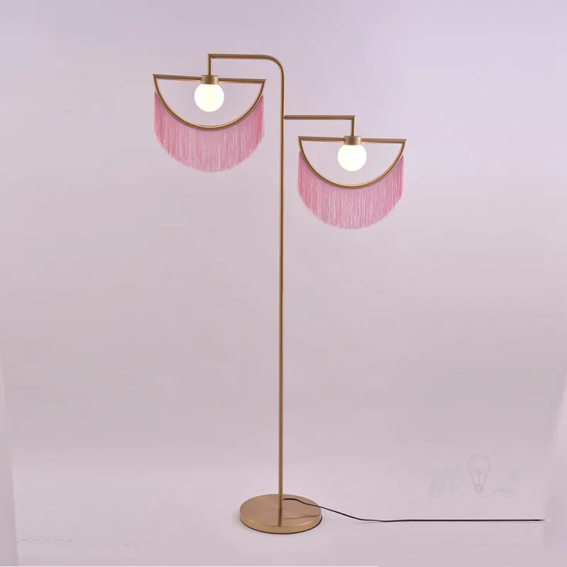 Lampadaire design en métal doré avec abat-jour en tissu SWING